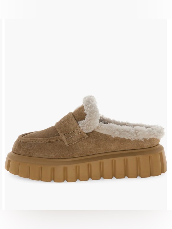 Voile Blanche Shoes - NWT VOILE BLANCHE Grenelle Genuine Shearling Platform Mule in Light Brown-Beige